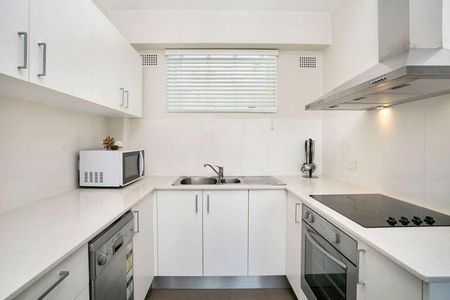 Fully Furnished Apartment With Knockout Harbour Views - Photo 3