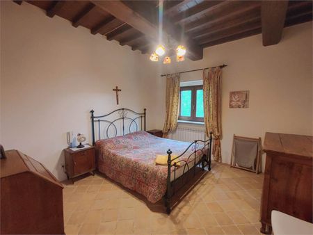Appartamento rustico con terrazzo - Photo 3