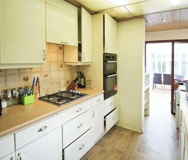 5 bedroom semi-detached house to rent - Photo 2