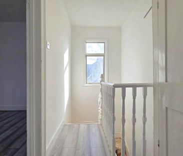 3 bedroom flat to rent - Photo 2