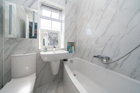 2 bedroom terraced house to rent - Photo 4