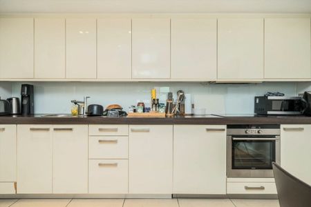 Times Square, Aldgate, E1 - Photo 4