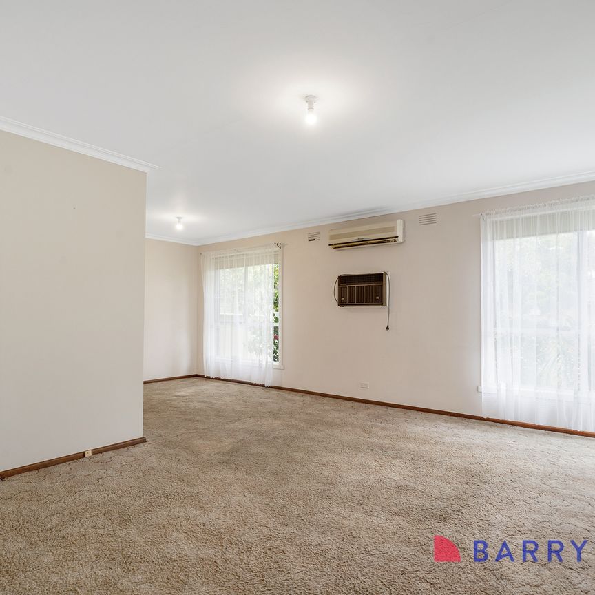 Spacious Family Home with Garden Maintenance Included! - Photo 1