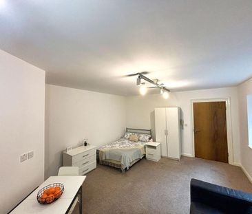 Studio to rent - Photo 3