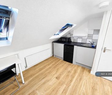 4 bedroom semi-detached house to rent - Photo 1