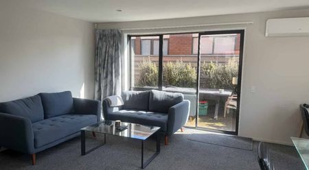 Riccarton - Modern 4 Bed/2 Bath townhouse, Double Garage, Suit Mature Students - Photo 4