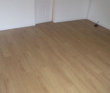 2 bedroom semi-detached house to rent - Photo 6