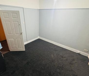 3 bedroom flat to rent - Photo 3