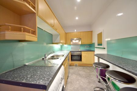 Room in a Shared Flat, Dorncliffe Road, SW6 - Photo 5