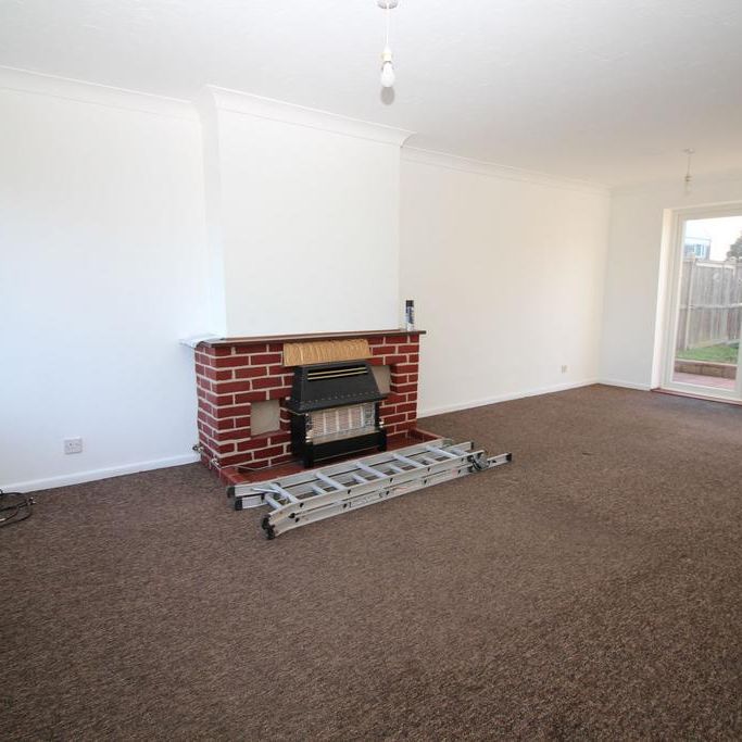 3 bedroom semi-detached house to rent - Photo 1