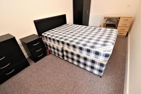 3 bedroom apartment to rent - Photo 3