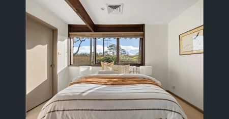 Spacious family home with a swimming pool - Photo 5