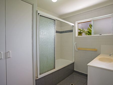 5/3 Alroy Street, Pimlico QLD 4812 - House For Rent - $350 | Domain - Photo 3