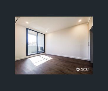 Modern Inner-City Living in West Melbourne - Photo 1