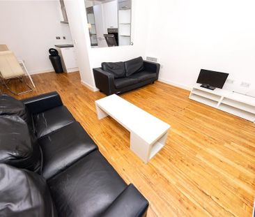 3 bedroom flat to rent - Photo 2