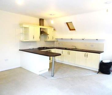 2 bedroom coach house to rent - Photo 2