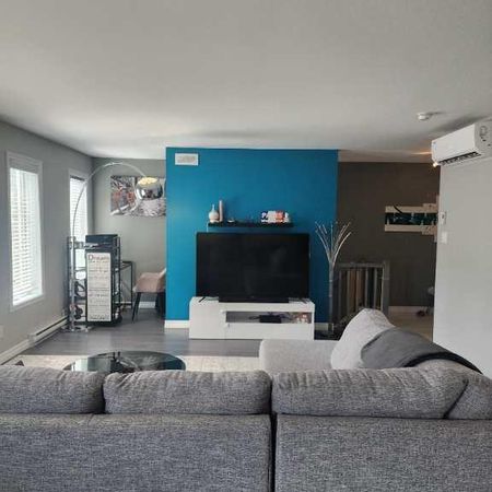 Grand Condo 5 et demi (3 chambres) 1430 pi2 - Photo 3