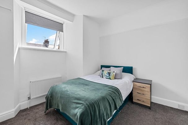 1 bedroom in a house share to rent - Photo 1