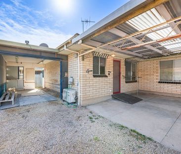 Neat 2 Bedroom Unit - Photo 1