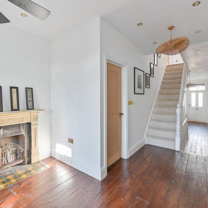 5 bedroom end of terrace house to rent - Photo 1