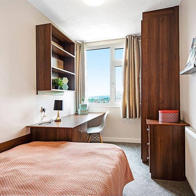 8 bedroom house to rent - Photo 1