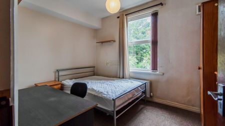 4 bedroom terraced house to rent - Photo 4