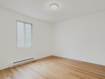 9332 12e Avenue - Photo 2