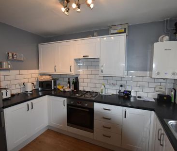 3 bedroom semi-detached house to rent - Photo 3