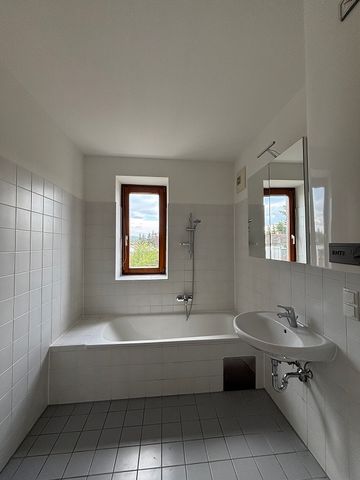 Helle 2-Zimmer im Dachgeschoss mit Loggia - Photo 2