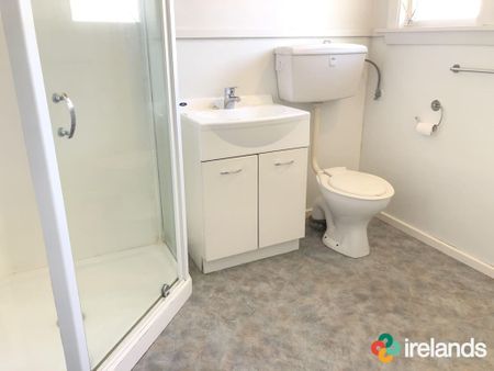 Spacious Tidy One Double Bedroom Rear Unit - Photo 5