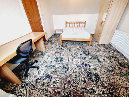 7 Bed Student Accommodation - Photo 4