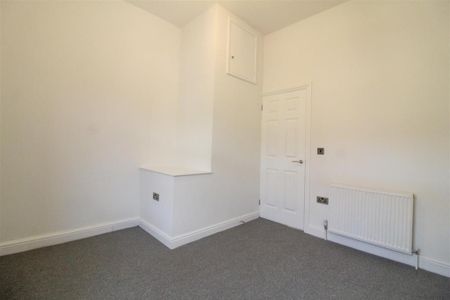 2 bedroom end of terrace house to rent - Photo 5