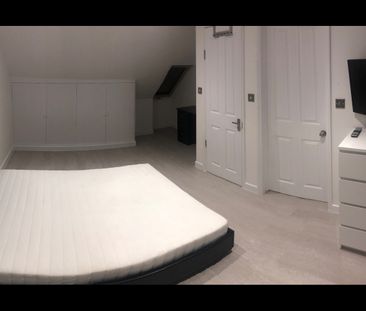 Room in a Shared House, Abbotts Road, CR4 - Photo 2