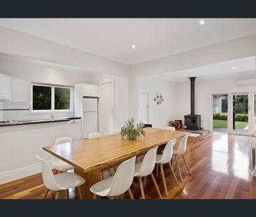 Large Character Filled Family Home - Photo 6