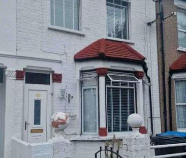 3 bedroom terraced house to rent - Photo 4