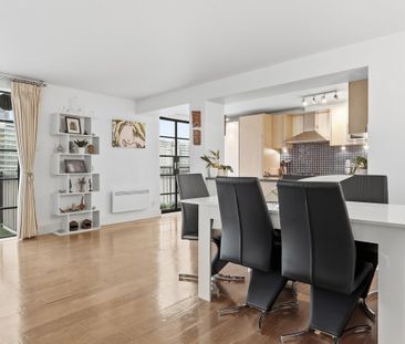 Set within the prestigious Horseshoe Wharf on historic Clink Street... - Photo 6