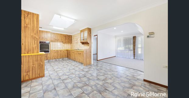 Charming 4-Bedroom Cottage in the Heart of Tamworth - Photo 1