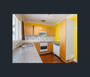 EXCELLENT CENTRAL LOCATION! - Photo 6