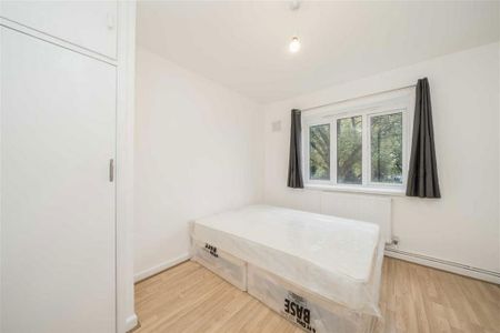 3 bedroom flat to rent - Photo 4