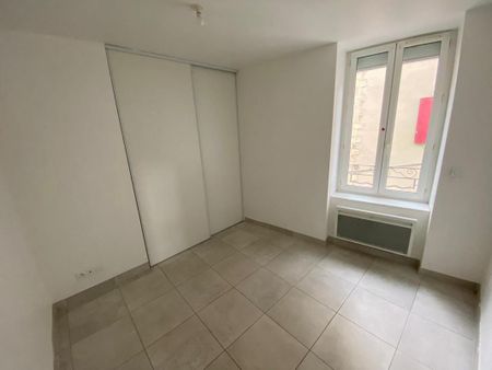 Location Appartement 4 pièces 70m² BESSEGES 30160 - Photo 4