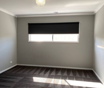 Stunning Family Home in Manzeene Estate - Photo 6