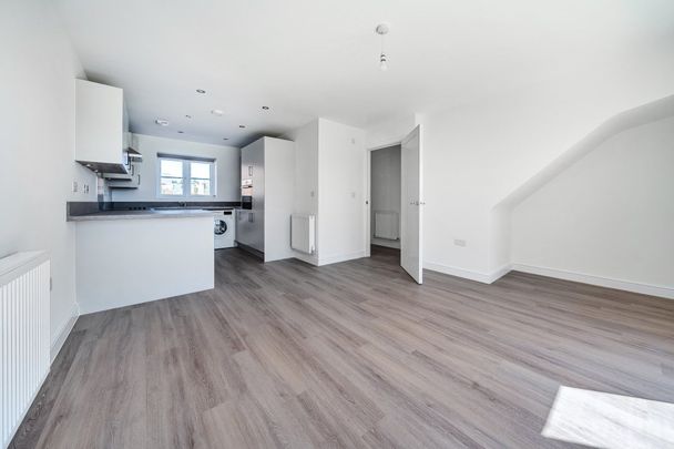 Upton hall crescent - Photo 1