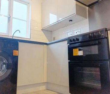 2 bedroom semi-detached house to rent - Photo 5