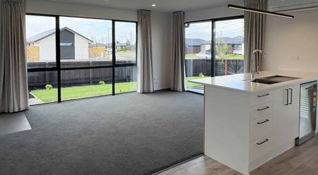 One Bedroom, Easy Living In Yaldhurst! - Photo 4