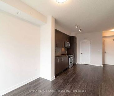 enBurnhamthorpe/Confederation Bright 1Bdrm +Den Open concept as 2 - Photo 4