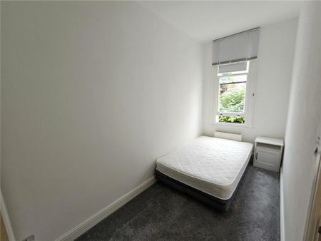 3 Bed Flat, Heyford Terrace, SW8 - Photo 2
