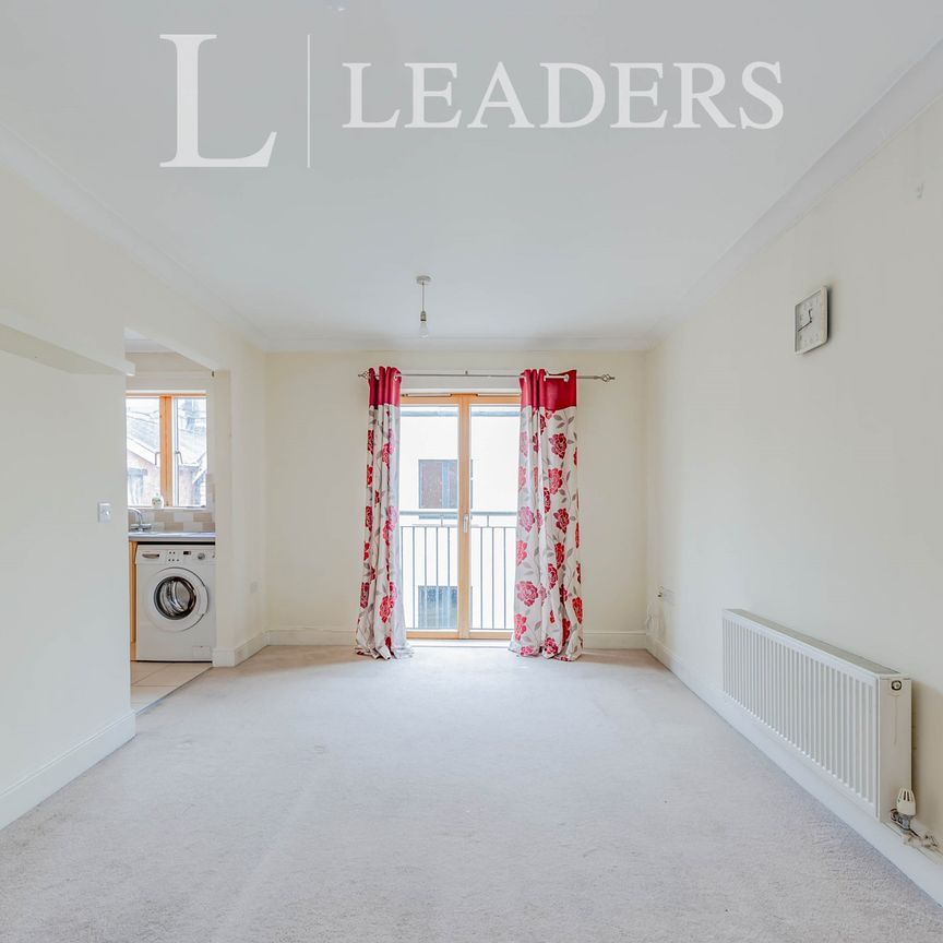 2 bedroom apartment to rent Barnes Mews, Bishopric, Horsham, RH12 - Photo 1