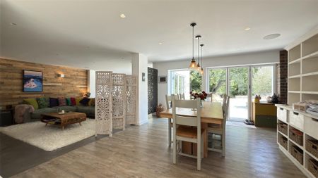 6 Bedroom House - Photo 4