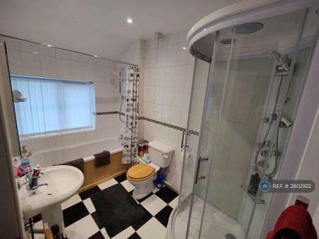 2 bedroom semi-detached house to rent - Photo 2