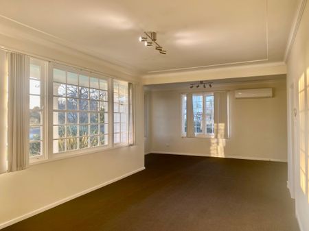 CENTRALLY LOCATED HOME - Photo 4